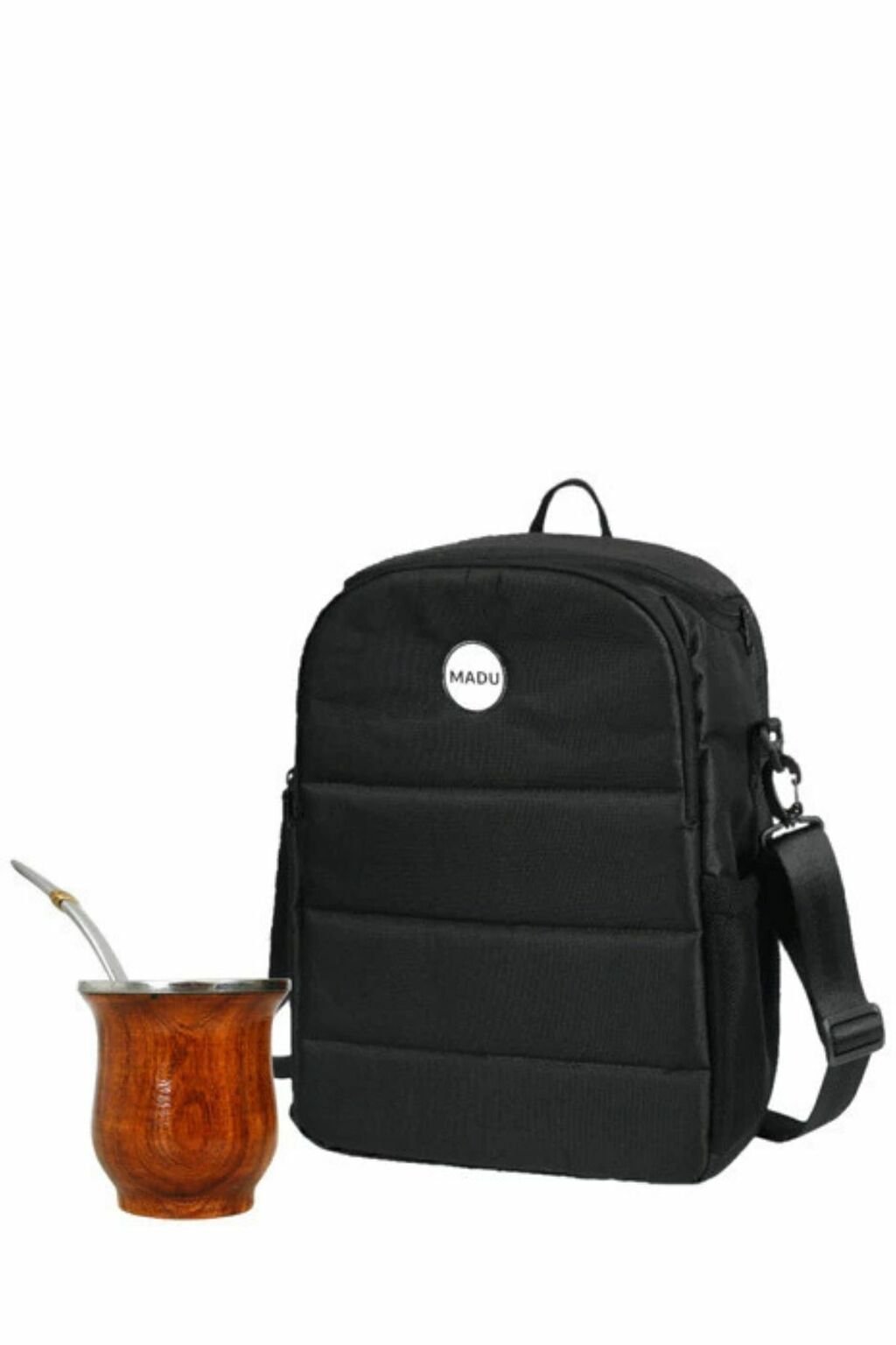Mochila bolso matero impermeable y mate de algarrobo con bombilla.