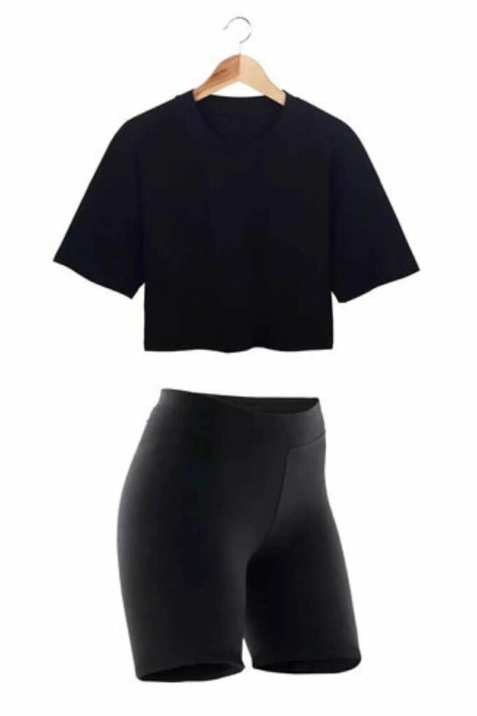 Conjunto Deportivo Mujer Remera Crop Top Y Calza Biker Negro