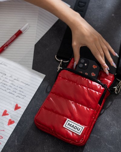 Bandolera Matelasse Porta Celular Unisex Dos Cierres Madu