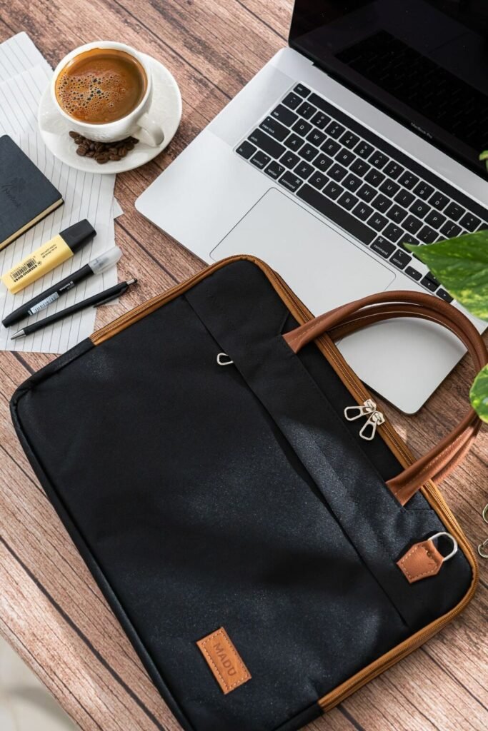 Maletin Porta Notebook 15.6 Organizador Impermeable Negro